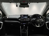 シンプルながら機能性あふれる運転席周りです。使いやすいスイッチ類の配置によりとても運転しやすいですよ。