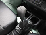 ドライバーの操作に忠実にキビキビ走ってくれる5MT車です。