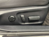 パワーシート搭載。微妙な調整が手軽にでき、ピッタリのポジションで運転することが可能です。