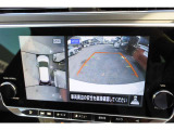 アラウンドビューモニター、まるで上空から見下ろししているかの映像がナビ画面で確認でき、安心して駐車をサポートすることができます。