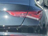 認定中古車はお車の経過年数や走行距離により1年もしくは2年間保証を付帯しております。「認定中古車保証」はメーカー保証です。全国のメルセデス正規販売店で保証を受けることができます。