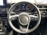 インテリアに合わせたデザインのステアリングは、運転される方のことも考え、運転しやすい形状、大きさです。是非一度、実際に触ってお確かめください。