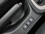 各操作スイッチは使いやすい位置に配置されています。