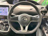 インテリアに合わせたデザインのステアリングは、運転される方のことも考え、運転しやすい形状、大きさです。是非一度、実際に触ってお確かめください。
