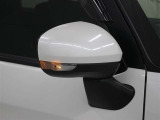 サイドターンランプ付きドアミラー。車両のドレスアップと右左折時の被視認性を兼ね備えたお洒落なミラーです。
