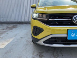 (マトリクスLED IQ.LIGHT)フロントカメラで対向車や先行車を察知し、複数個のLEDを個別に制御することで最適な配光を行います。明るさはモチロン、環境への配慮もバッチリです。