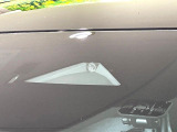 【i-ACTIVESENSE】走行中に前方の車両等を認識し、衝突しそうな時は警報とブレーキで衝突回避と被害軽減をアシスト。より安全にドライブをお楽しみいただけます。