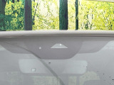 【i-ACTIVESENSE】走行中に前方の車両等を認識し、衝突しそうな時は警報とブレーキで衝突回避と被害軽減をアシスト。より安全にドライブをお楽しみいただけます。