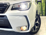 【LEDヘッドライト】悪天候や夜間走行時も良好な視界を確保し安心して運転できる高輝度LEDヘッドライトを装備!点灯速度が早く、消費電力も抑えられています。