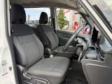 運転席シート廻りは使用感も少なく、良好な状態となっています。前オーナー様が丁寧に使っていたことがよくわかりますね。