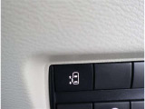 片側パワースライドドア付きだから、狭い駐車スペースなどでの 乗り降りラクラク!小さなお子さまのいるご家庭には嬉しい装備。