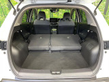 普段のお買い物や通勤、送迎等に十分な荷室スペースを確保しております。セカンドシートを倒すと、大きな荷物の積載も可能です♪