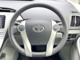 インテリアに合わせたデザインのステアリングは、運転される方のことも考え、運転しやすい形状、大きさです。是非一度、実際に触ってお確かめください。