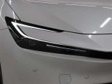 LEDヘッドライトには「オートマチックハイビームシステム」を搭載。夜間走行時にハイビームで走行可能と判断した場合、ロービームとハイビームを自動的に切り替え、前方視界確保をアシストします。