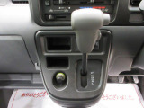 ダイハツ認定中古車は、「車両状態証明書」「約60項目の徹底点検・整備」「内装の徹底清掃と洗浄」「1年間無償保証(車両本体価格30万円以下の車両は3ヶ月または3000kmの保証)」が全車に付いています。