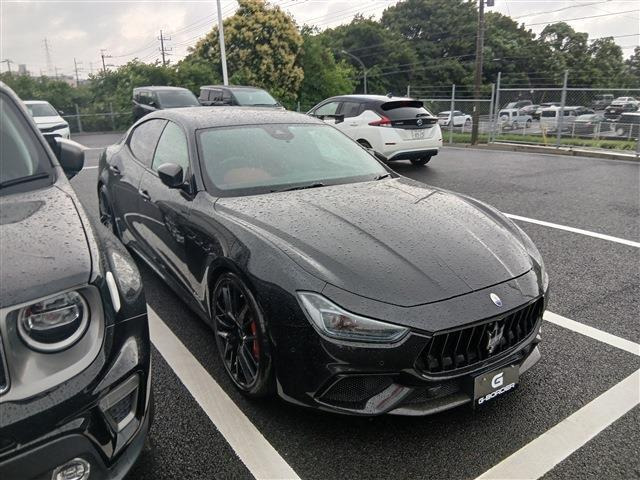 ギブリ S グランスポーツ V6 430ps サンルーフ 赤レザー