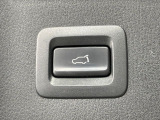 【パワーバックドア】スマートキーや運転席のボタンを押すだけでリアゲートが自動で開閉します!荷物を持っている時や、高い位置にあるバックドアを閉める際に便利な機能です♪