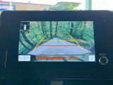 【バックカメラ】駐車時に後方がリアルタイム映像で確認できます。大型商業施設や立体駐車場での駐車時や、夜間のバック時に大活躍!運転スキルに関わらず、今や必須となった装備のひとつです!