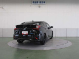 高級車の定番「ダブルウィッシュボーン式」のリヤサスペンションを採用。質感に優れた、心地よい乗車感を実現しています。