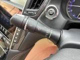 動くタイミングを調整できる間欠式ワイパーは、車速に連動して間欠時間が変化する機能も備えて運転をサポートしてくれます!