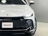 【アダプティブハイビームシステム】先行車や対向車に向いたライトを自動的に遮光できるので、安全な夜間運転をサポートしてくれます