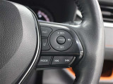 レーダークルーズコントロール作動時に車線維持に必要な運転操作の支援を行う「レーントレーシングアシスト(LTA)」を搭載しています。