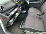 グローブボックスの他にも収納をご用意してます。車内をスッキリ見せることができます。
