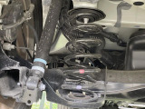 お車を安心してお乗りいただく為には、足回りの定期点検が欠かせません。サービスサポート(有償保証)では無料点検もご提供しており、安心のカーライフをお過ごしいただけるサポート体制が整っています。