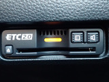 ■【ETC車載器】が装備されています。セットアップをしてお渡しとなり、ETCカードを差し込むだけで高速道路の利用が可能です。