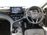 運転席は見やすく整理され、ナビも美しく装着され操作性にも優れています!