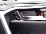 シートポジションメモリー付。運転席に、2名分のシートポジションを記憶・再現します。ドライバー後退の際に便利です!