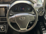 インテリアに合わせたデザインのステアリングは、運転される方のことも考え、運転しやすい形状、大きさです。是非一度、実際に触ってお確かめください。