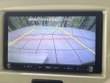 【バックカメラ】駐車時に後方がリアルタイム映像で確認できます。大型商業施設や立体駐車場での駐車時や、夜間のバック時に大活躍!運転スキルに関わらず、今や必須となった装備のひとつです!