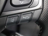 レーダークルーズコントロール(全車速追従機能付)が装着され、ミリ波レーダーと単眼カメラで先行車を認識し、車速に応じた車間距離を保ちながら追従走行を支援します。