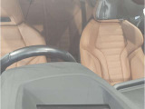 【ボディコーティングで新車時の輝きを】ご納車前にボディを磨き上げ下地処理を行った上で、コーティングを施工します。軽微な小傷も無くなりより新車時の輝きに近い状態でお届けできます。ぜひご用命下さい!