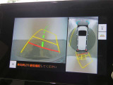 パノラミックビューモニター付きです。車両を上から見たような映像をディスプレイオーディオ画面に表示。運転席からの目視だけでは見にくい、車両周辺の状況をリアルタイムでしっかり確認できます。