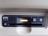■【ETC車載器】が装備されています。セットアップをしてお渡しとなり、ETCカードを差し込むだけで高速道路の利用が可能です。