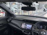 ディーラーオプション『前+車室内ドラレコ』装備。表示はナビのモニター画面で行います。