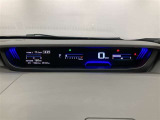 メーターが運転席から見やすいインパネ中央部に配置してるので走行中の視線移動が少なく快適です。