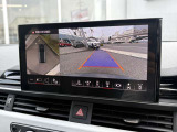 ●サラウンドビューカメラ『車両の4つのカメラから得た映像を合成し、上空から眺めているような映像をモニターに映し出します。車両周辺の歩行者や障害物などの発見に役立ちます。』