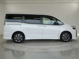 両側パワースライドドア付きだから、狭い駐車スペースなどでの 乗り降りラクラク!小さなお子さまのいるご家庭には嬉しい装備。