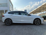 ★BMWエマージェンシーサービス:24時間、様々なトラブルの応急処置のアドバイス、出張修理やレッカー手配、お客様の交通手段やホテルの確保、そして場合によっては、その費用までをも負担するというサービスで