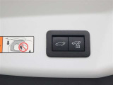 バックドアに設置されたパワーバックドアスイッチです。