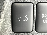 【パワーバックドア】スマートキーや運転席のボタンを押すだけでリアゲートが自動で開閉します!荷物を持っている時や、高い位置にあるバックドアを閉める際に便利な機能です♪
