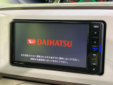 【純正ナビ】人気の純正ナビを装備しております。ナビの使いやすさはもちろん、オーディオ機能も充実!キャンプや旅行はもちろん、通勤や買い物など普段のドライブも楽しくなるはず♪