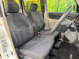 運転席シート廻りは使用感も少なく、良好な状態となっています。前オーナー様が丁寧に使っていたことがよくわかりますね。