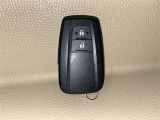 【スマートキー】キーを取り出さずにドアを施錠&解錠。クルマの始動も可能です。