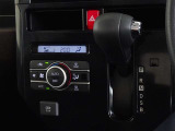 車内を快適に、オートエアコンを装備しています。