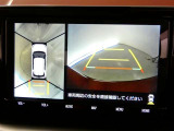 パノラミックビューモニターを装備。駐車場や交差点で周囲の安全確認をサポートします。