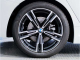 【BMWアロイホイル】軽量かつ強度に拘ったアロイホイル。走行性能ポテンシャルを引き出す設計。車の足元を引き締めてくれる大きなポイントはアロイホイルです。